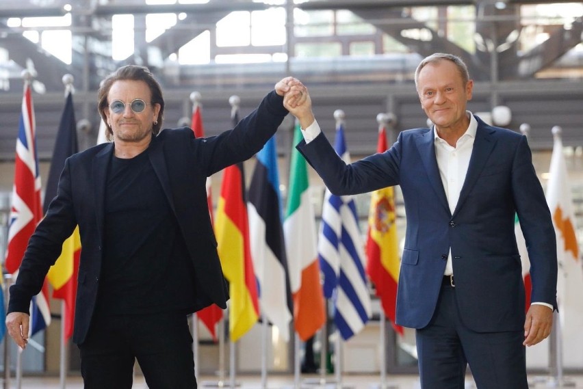Lider grupy rockowej U2 - Bono