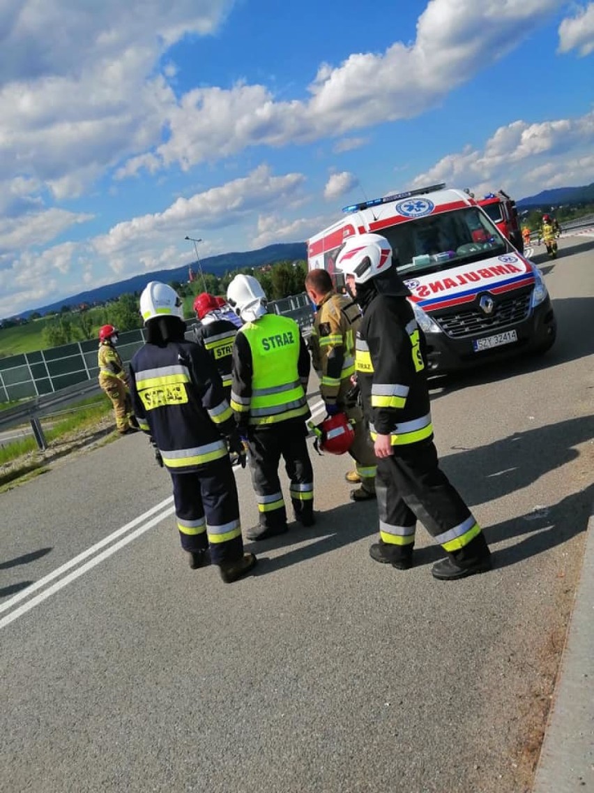 Wypadek w Żywcu. Samochód potrącił 19-latkę, kierowca był pijany. Dziewczynę zabrał śmigłowiec LPR do szpitala