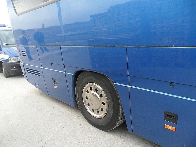 Autobusem jechało 56 osób, a mogło nim podróżować 51...