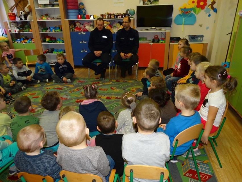 Policjanci z Osięcin spotkali się w przedszkolakami z Pocierzyna [zdjęcia]