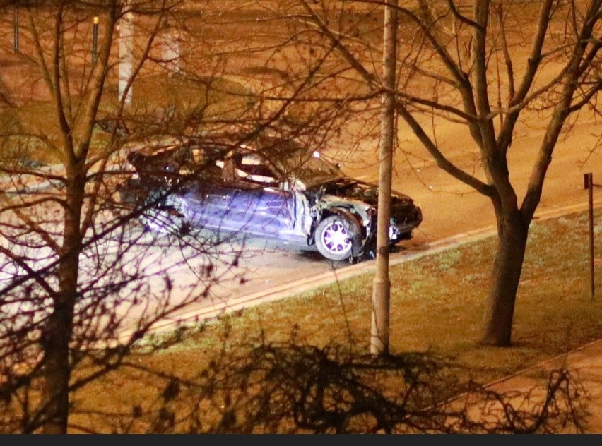 Kierowca BMW szalał w nocy na ul. Kamieńskiego we Wrocławiu. Miał dwa promile [ZDJĘCIA]