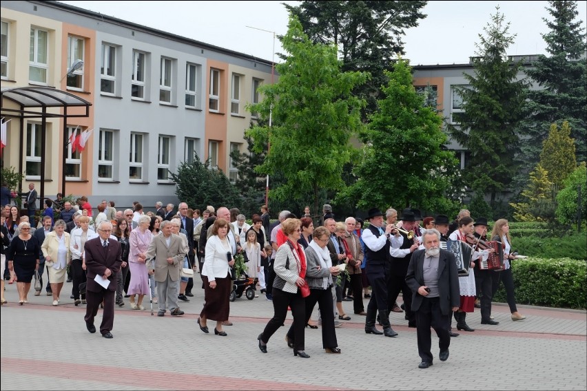 Boże Ciało - zdjęcia z procesji w parafii Najświętszego Zbawiciela w Pleszewie