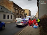 Policjanci uratowali w Bielsku-Białej starszego mężczyznę, który leżał na chodniku