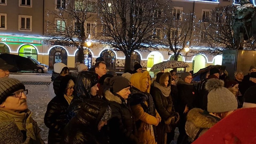 Wejherowianie uczcili pamięć tragicznie zmarłego prezydenta Gdańska Pawła Adamowicza [ZDJĘCIA, WIDEO]