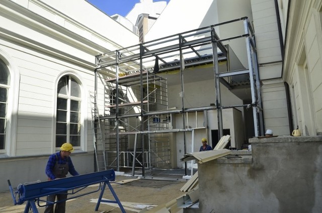 Remont odbywa się wewnątrz i na zewnątrz Malarni Teatru Polskiego