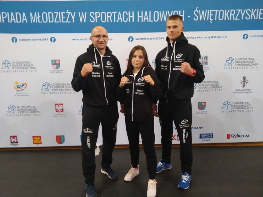 Trener Mariusz Ziętek, Julia Kabzińska i Sebastian Kusz