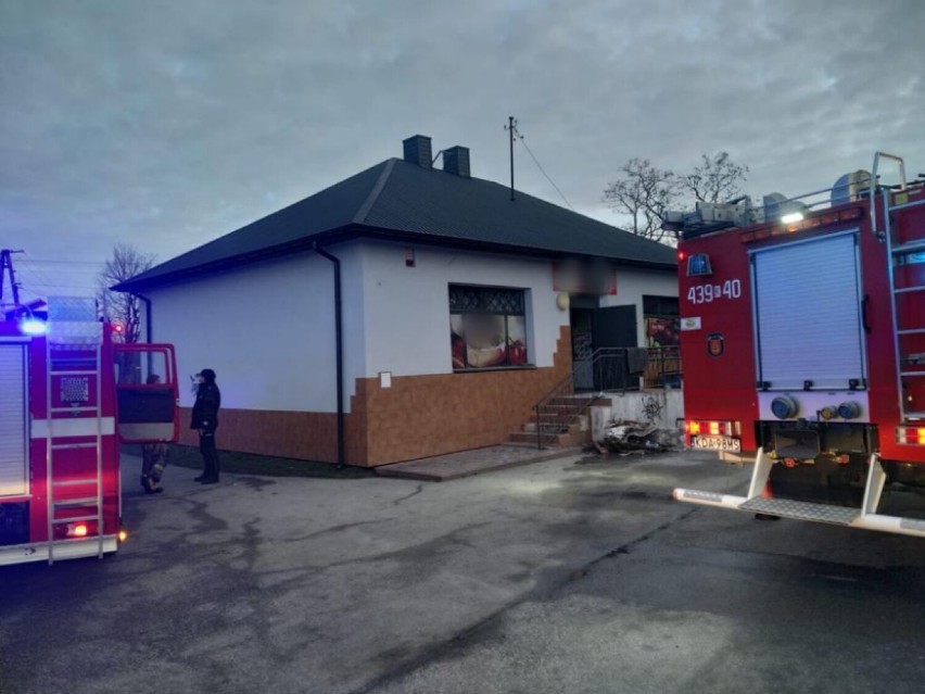 Pożar został zauważony przez pracownika po otwarciu sklepu.