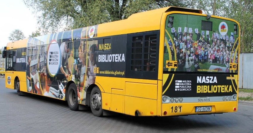 Biblioteka w autobusie A4 w Gliwicach i konkurs z nagrodami