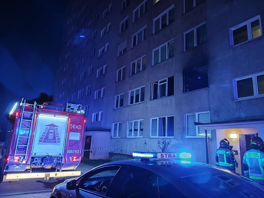 Śmiertelny pożar w Tomaszowie Mazowieckim. Zginęło starsze małżeństwo, ich syn został ciężko ranny ZDJĘCIA