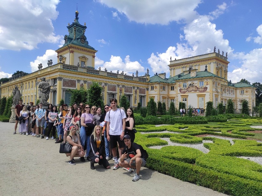 Malbork. Młodzież z ZSP 3 na wycieczce edukacyjnej w Warszawie. Po długim zdalnym nauczaniu taki wyjazd był bardzo potrzebny