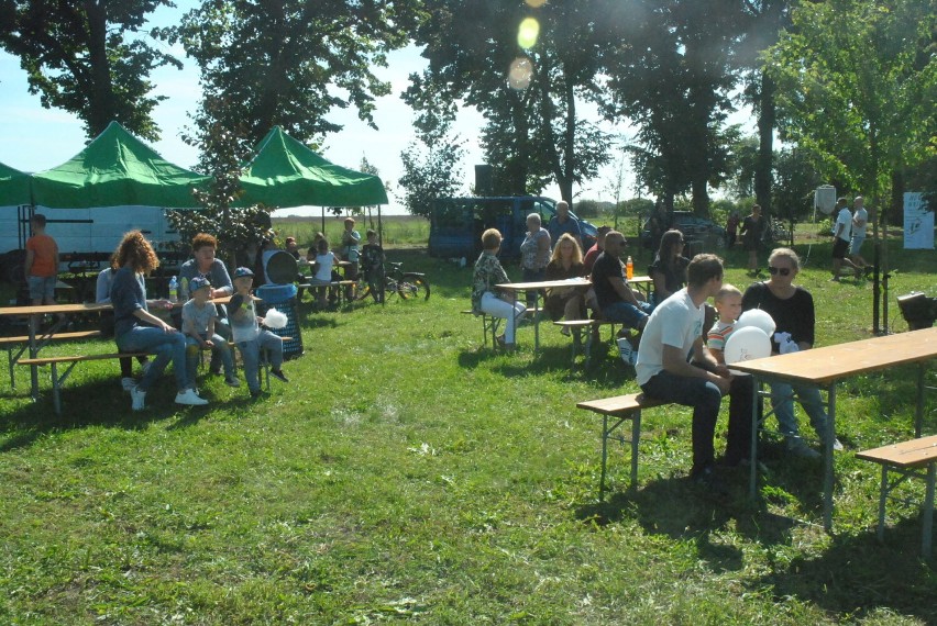 ŚWIĘCIECHOWA. Piknik ekologiczny z mnóstwem atrakcji dla małych i dużych. Najlepiej bawiły się dzieci, były dmuchańce i konkursy [FOTO] 