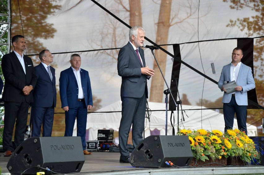 Stare Pole. Dzień Pola Krajowej Spółki Cukrowej [ZDJĘCIA]. Minister: "To nasza perła w koronie". Szef KZPBC: "Dziękujemy Bogu za KSC"