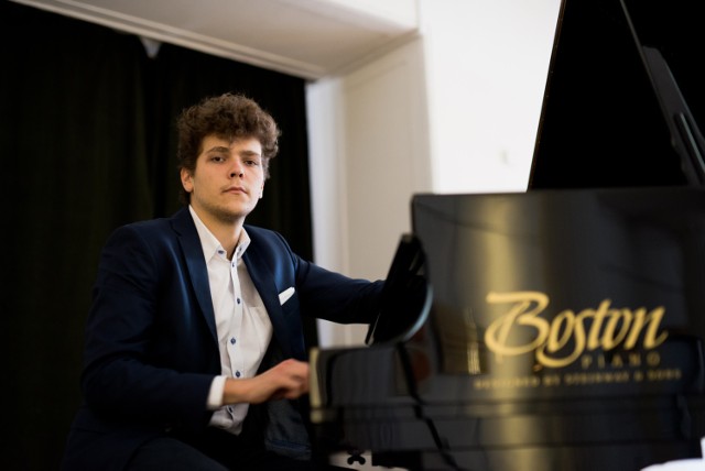 Szymon Nehring - pianista z bydgoskiej Akademii Muzycznej wygrał w konkursie Artura Rubinsteina w Tel Avivie.