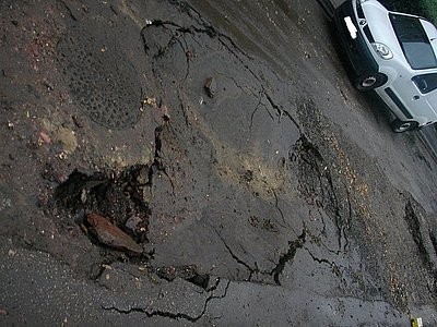 Zapadła się ul. Leszczynowa w Zabrzu-Zaborzu, zdjęcia