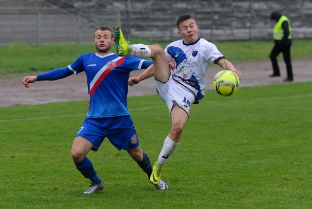 W półfinale Pucharu Polski na szczeblu okręgu Jarosław, Polonia Przemyśl uległa JKS-owi Jarosław po rzutach karnych 2:4 (1:1). W regulaminowym czasie gry bramki strzelali Marcin Sobol (45) i Mateusz Skała (90).

W drugim półfinale Sokół Sieniawa przegrał z Wólczanką Wólka Pełkińska 3:4 (2:1). Bramki: M. Jędryas 27, Czyrny 45, Sivyj 64 - Pietluch 32, 60, 87, Hul 47.