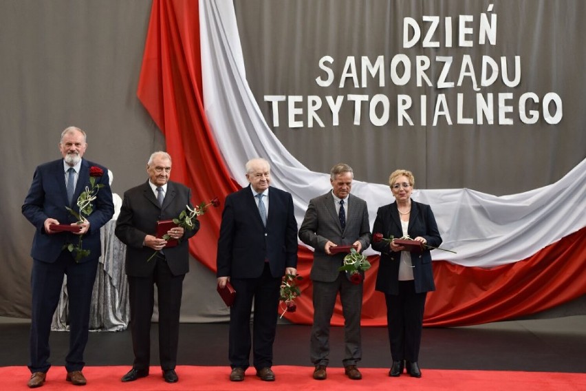 Dzień Samorządu Terytorialnego w Kościerzynie. Wręczono nagrody dla działaczy samorządowych, sportowców i trenerów [ZDJĘCIA]