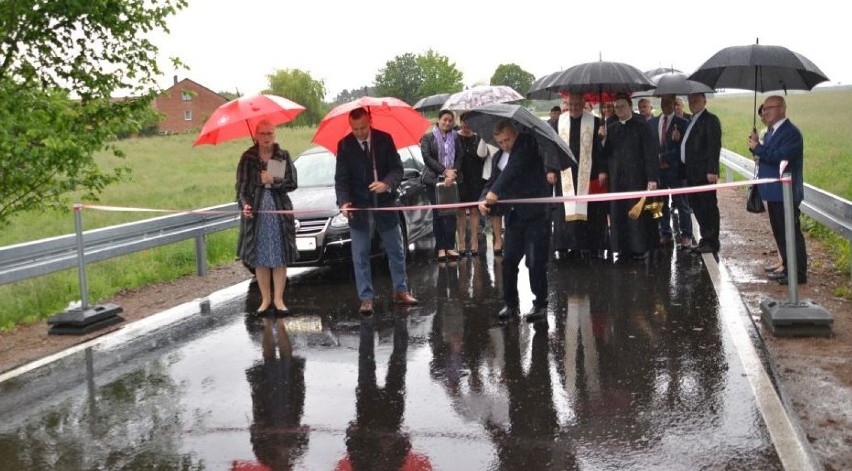 W gminie Koźminek uroczyście otwarto dwie nowe drogi