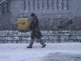 W środę ma spaść śnieg. Uwaga na oblodzone jezdnie i chodniki