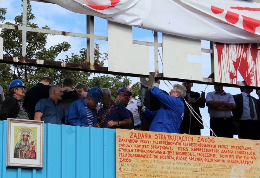 Koniec "im. Lenina" na bramie Stoczni Gdańskiej