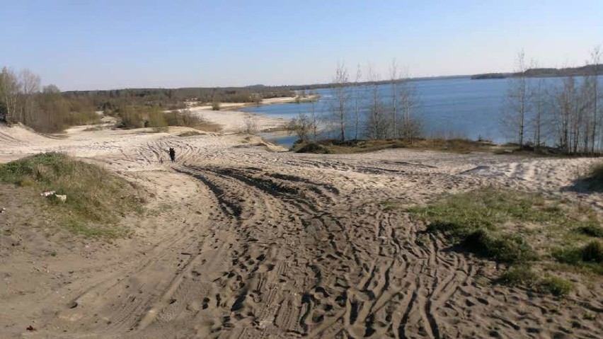 Pogoria w Dąbrowie Górniczej po miesięcznej izolacji. Spacer, rower, rolki, biegi. Ludzie wrócili nad "trójkę" i "czwórkę"