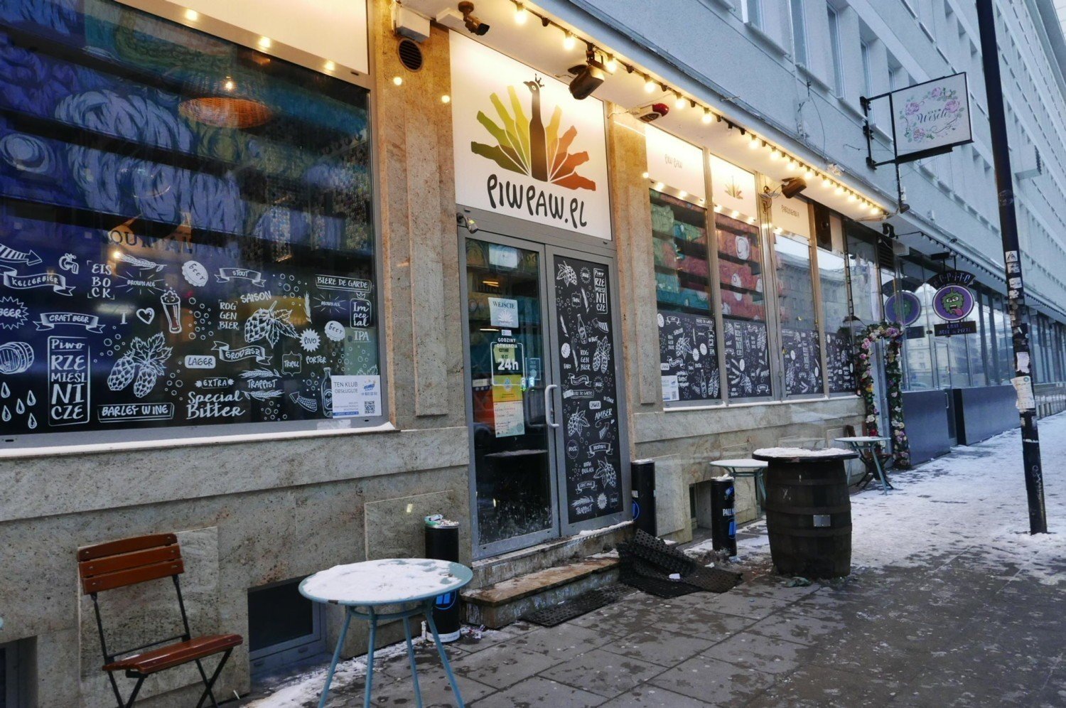 Warszawski bar PiwPaw przechodzi kolejne przebranżowienie. Teraz działa  jako Basen Piwny. "To nie jest nasze ostatnie słowo!" | Warszawa Nasze  Miasto