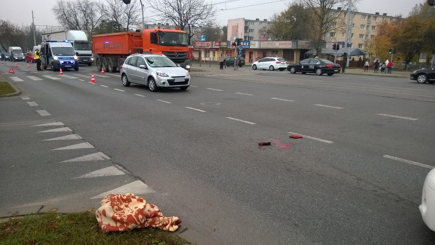 Samochód potrącił pieszego na ul. Dąbrowskiego w Łodzi [ZDJĘCIA]