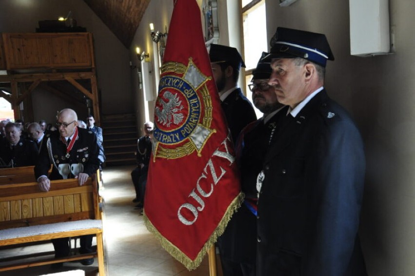 Wszystkie jednostki OSP gminy Liniewo spotkały się w Głodowie przed remizą strażacką, by wspólnie obchodzić piękne święto