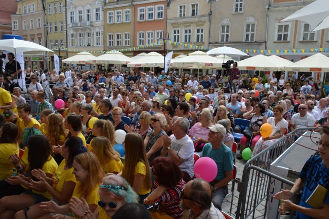 "Kawiarenka z gwiazdami" na opolskim Rynku.