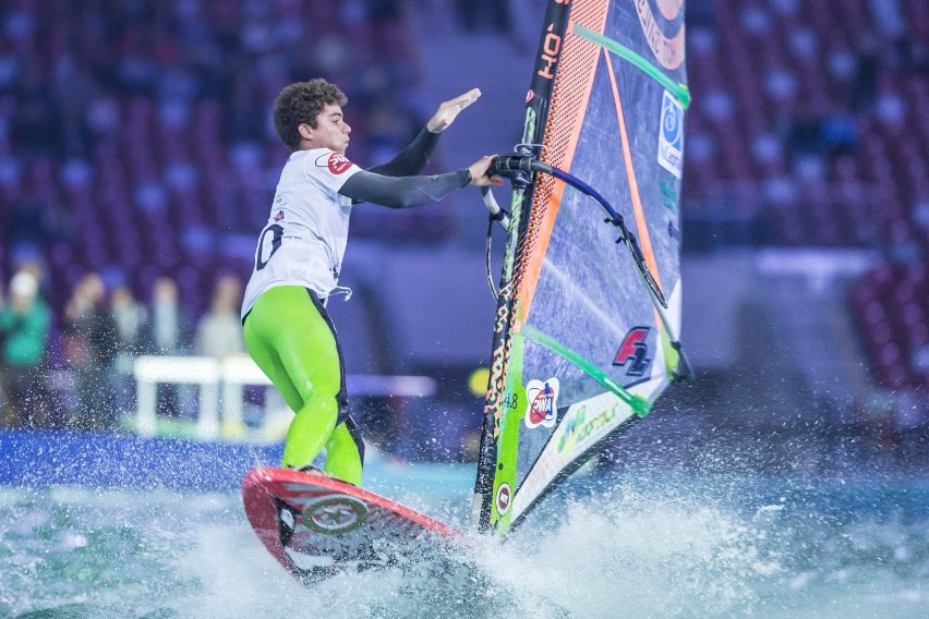 Windsurfing na Narodowym. Zobacz wodne atrakcje! [ZDJĘCIA]