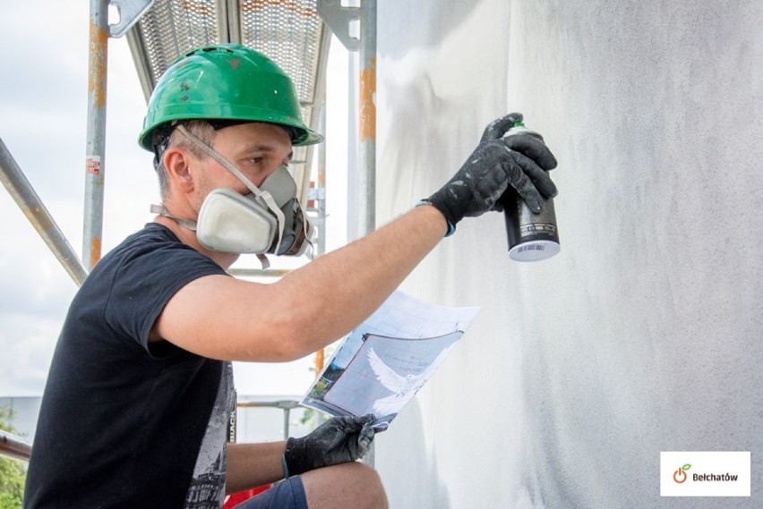 Murale ozdobią miejskie kamienice w Bełchatowie. Kolejny z nich jest na ukończeniu