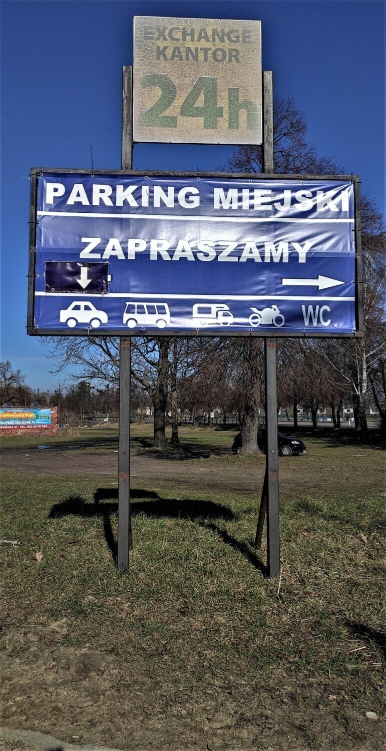 Parkingi w Kałdowie ma poprowadzić prywatny podmiot. Miasto chce wyłonić operatora w przetargu. Będzie drożej dla zmotoryzowanych turystów?