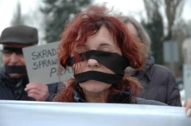 Milczący protest na Placu Staszica