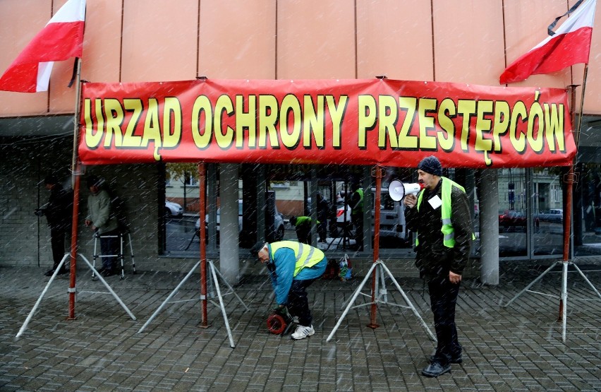 Protest przed Prokuraturą Okręgową w Piotrkowie ma trwać dwa...