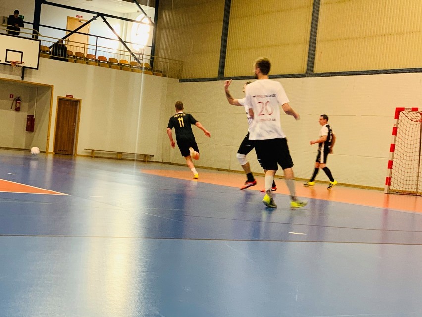 III kolejka Halowych Mistrzostw Piątek Piłkarskich w Radomsku. Team Spirit nowym liderem