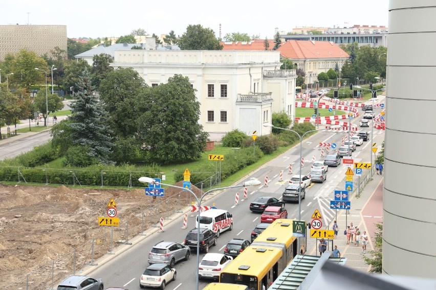 Drogowy armagedon w Kielcach! Kierowcy stoją w gigantycznych korkach przez remont alei IX Wieków Kielc. Zobaczcie zdjęcia i film