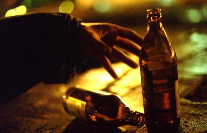 Zamroczony alkoholem 15-latek na Bulwarze Filadelfijskim w Toruniu. Trafił do szpitala
