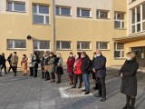 Nowy Tomyśl: Uroczyste otwarcie zrewitalizowanego boiska na dziedzińcu Szkoły Podstawowej numer 1 im. Tadeusza Kościuszki