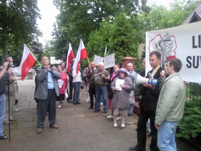 Manifestacja pod konsulatem Ukrainy w rocznicę rzezi wołyńskiej