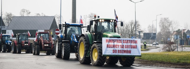 Traktory ponownie na ulicach Turku.

   Foto. Mariola Liberkowska