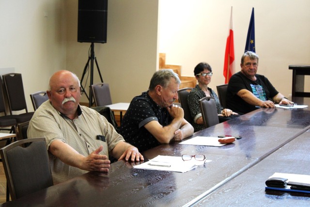 Burzliwa komisja skarg w gminie Łęczyca. Dyskutowano o sortowni odpadów w Gawronach