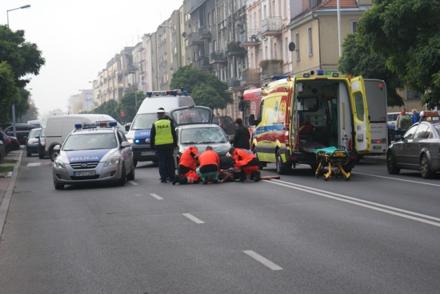 Na ulicy Górnośląskiej w Kaliszu samochód potrącił kobietę