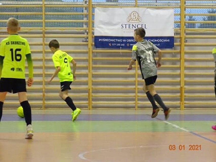 Halowa Liga Juniorów w Kiełpinie - III kolejka. Grały roczniki 2008 i 2010