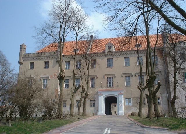 Źródło: http://commons.wikimedia.org/wiki/File:Poland_Ryn_-_Castle.jpg