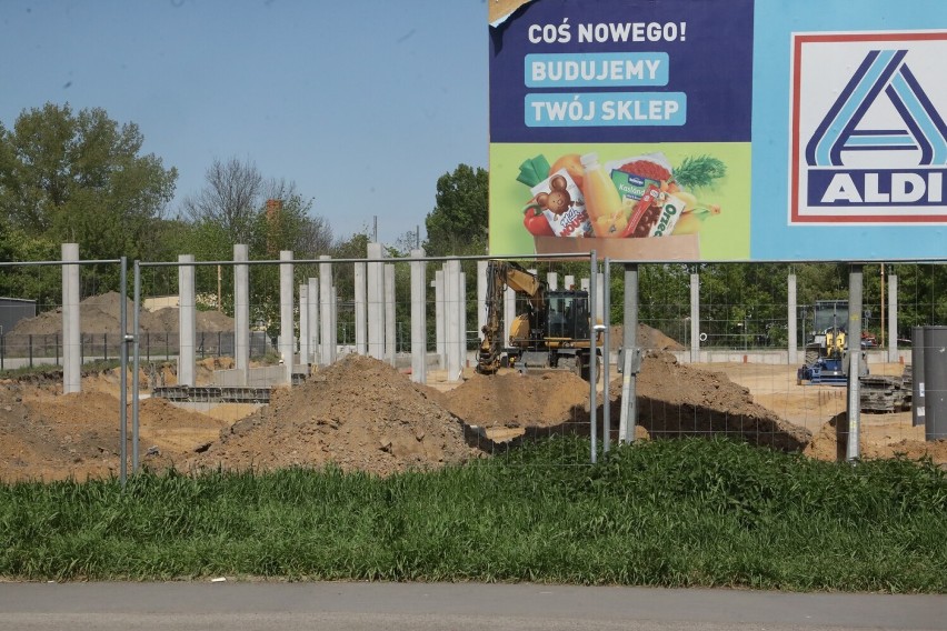 Trwa budowa nowego budynku handlowego "Aldi" w Legnicy, zobaczcie aktualne zdjęcia