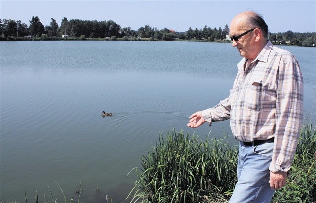 Czesław Mazur, prezes wolbromskiego koła wędkarskiego PZW, boi się, że ryby nie przeżyją