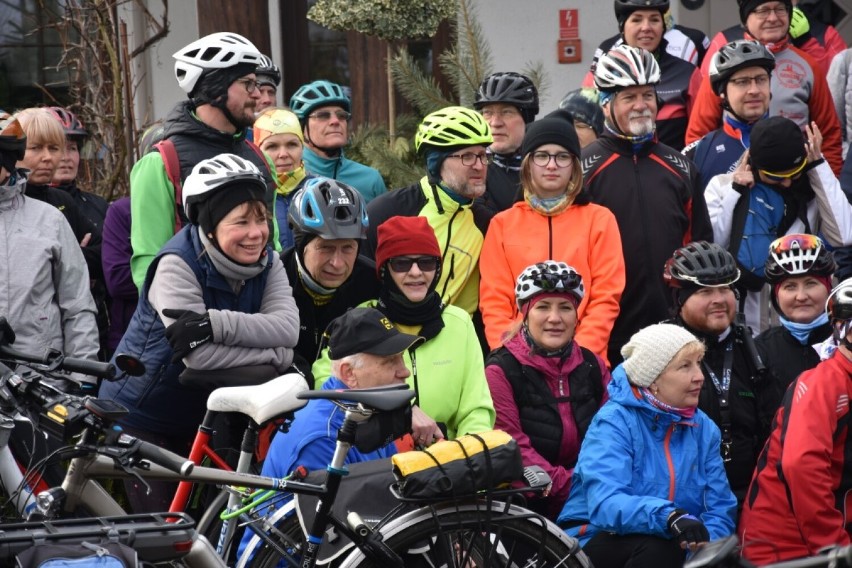 Rowerzyści, kijkarze i biegacze rozpoczęli sezon turystyczny w Puszczy Zielonka 