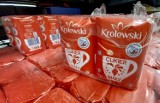 Limity na cukier w Biedronce i innych sklepach. Polacy masowo wykupują towar!