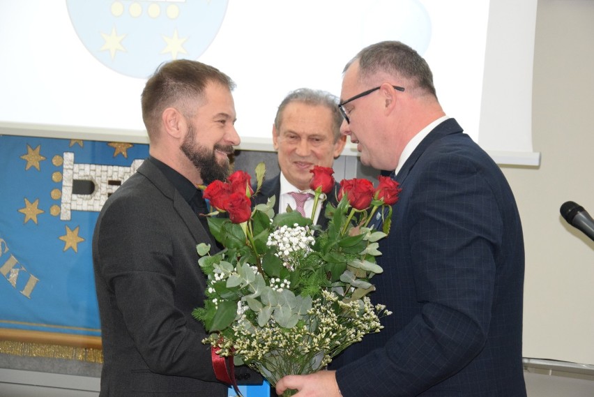 Grzegorz Grygiel obiecał, że będzie pamiętał o Pleszewie. Władze powiatu podziękowały mu za 13 lat pracy