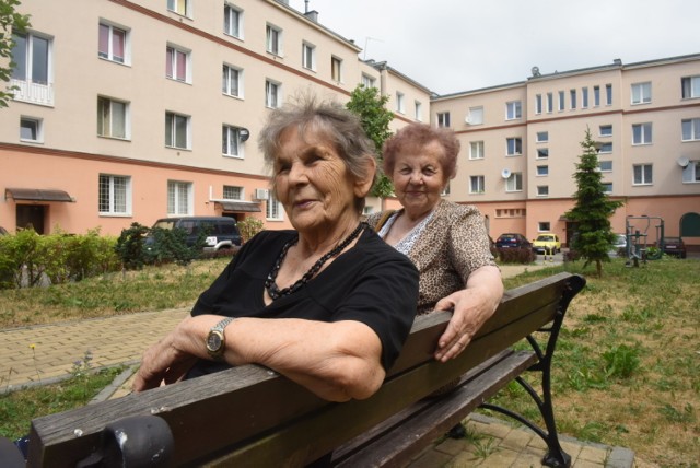 -&nbsp;Nam się tu podoba! Mamy ładnie odnowiony blok i skwer - mówią Regina Kluczyńska i Wanda Kaczmarek z ul. Chrobrego.