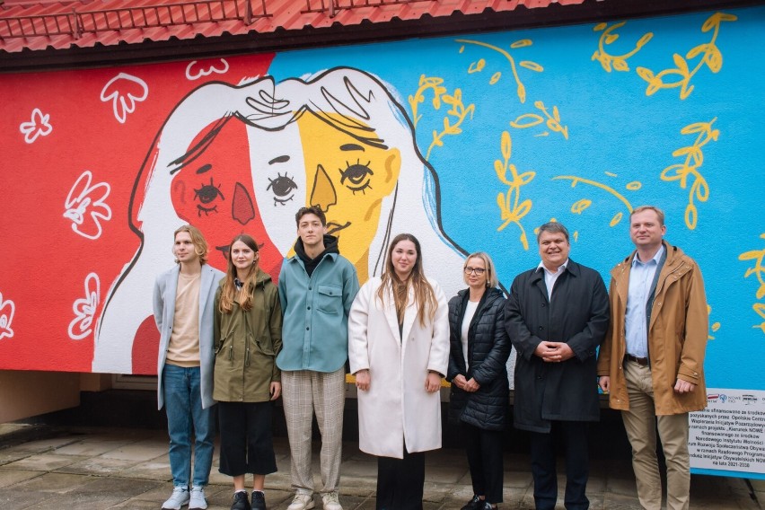 Mural wdzięczności Ukrainy dla Polski powstał na jednej ze ścian Publicznej Szkoły Podstawowej nr 5 w Opolu